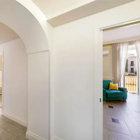 Yourhome - Royal Blue Apartment